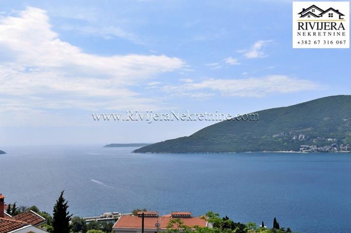 Three store house with sea view in Herceg Novi center
